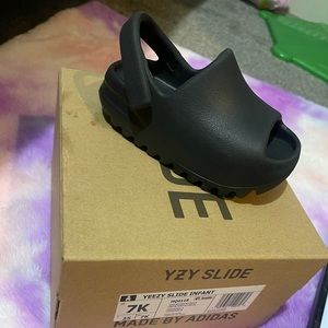 Toddler Yeezy onyx slides Brand New sz 7C